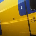 Aanrijding tussen trein en auto op overweg in Heerle, treinverkeer urenlang plat