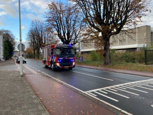 🔴 AUTO IN VLAMMEN OPGEGAAN AAN LELIEBERG IN ROOSENDAAL