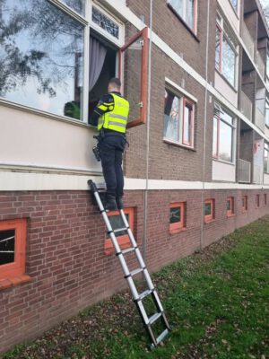 AANHOUDING NA VERDACHTE SITUATIE IN LEEGSTAND WONING
