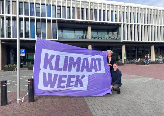 🟢🌍 ROOSENDAAL HIJST KLIMAATVLAG VOOR NATIONALE KLIMAATWEEK